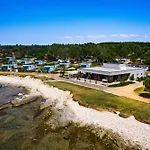 Holiday park Mobile Homes With Pool In Medulin-istrien 38800
