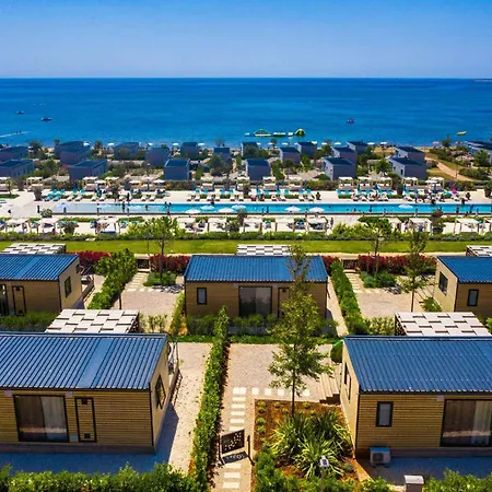 Üdülőpark Mobile Homes With Pool In Medulin-istrien 38800 Medulin