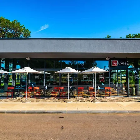 Kompleks wypoczynkowy Mobile Homes With Pool In Medulin-istrien 38800