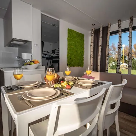 Mobile Homes With Pool In Medulin-istrien 38800 Kompleks wypoczynkowy