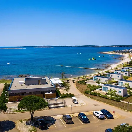 Mobile Homes With Pool In Medulin-istrien 38800 Kompleks wypoczynkowy