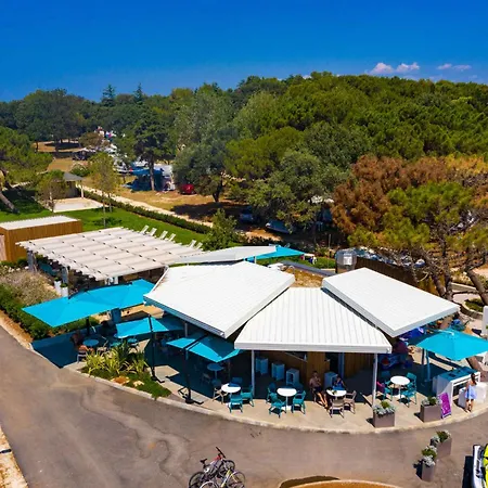 Mobile Homes With Pool In Medulin-istrien 38800 Kompleks wypoczynkowy