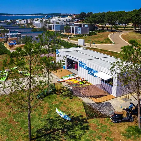 Mobile Homes With Pool In Medulin-istrien 38800 Kompleks wypoczynkowy *