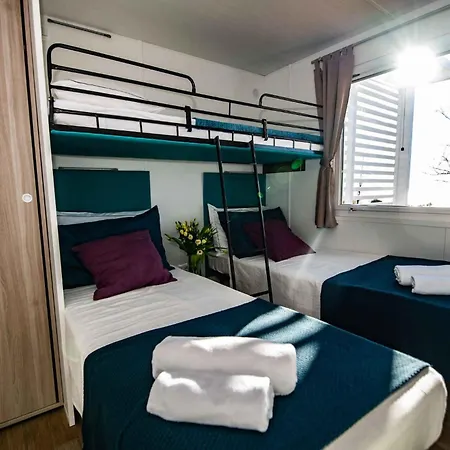 Mobile Homes With Pool In Medulin-istrien 38800 Kompleks wypoczynkowy *