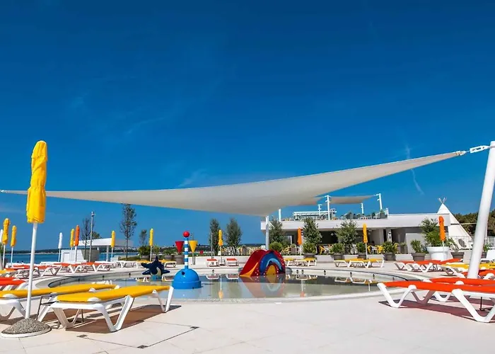 Mobile Homes With Pool In Medulin-istrien 38800 Village de vacances