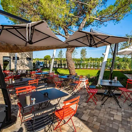 Mobile Homes With Pool In Medulin-istrien 38800